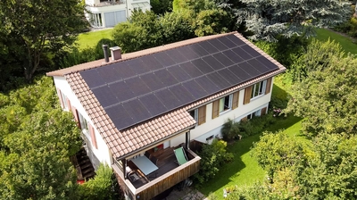 Solaranlage, Stromspeicher und Wärmepumpe für Einfamilienhaus in Muri.